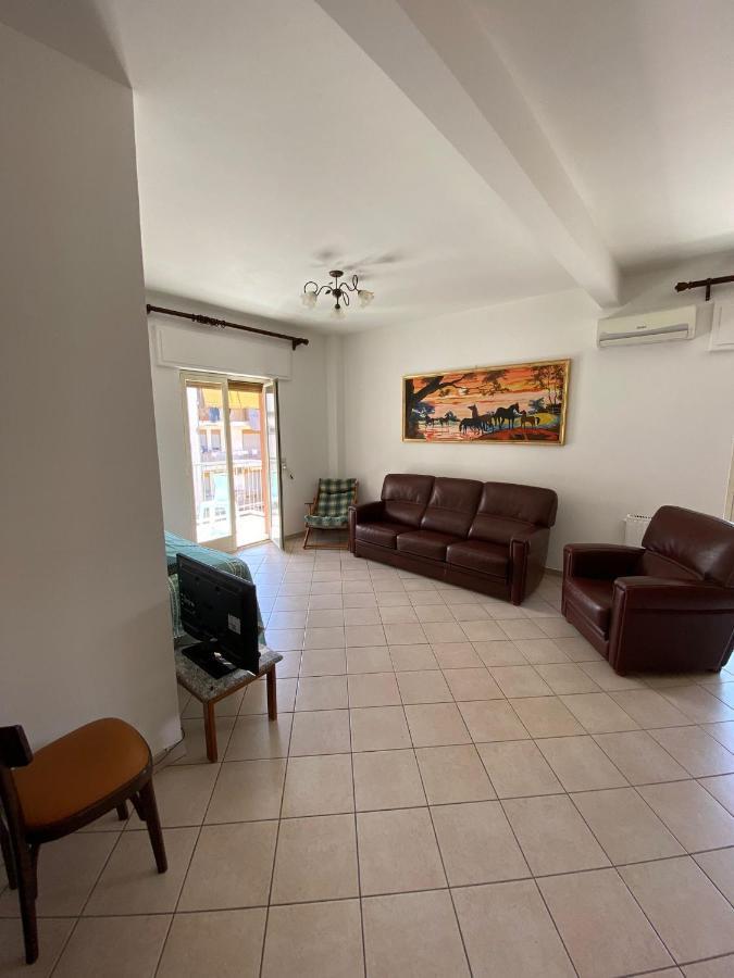 Casa Davi Apartment เชฟาลู ภายนอก รูปภาพ